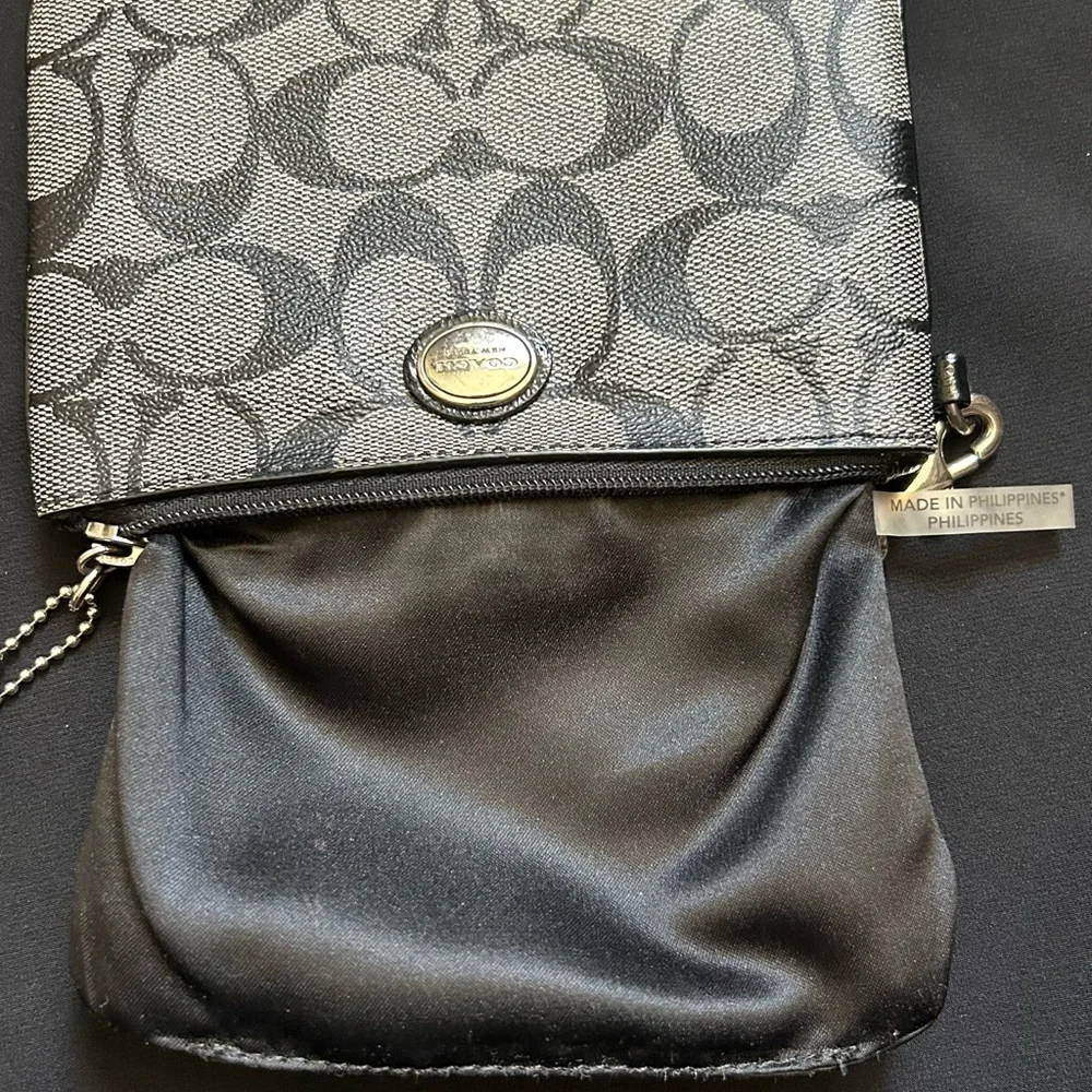 Coach Wristlet with card slots - Picture 6 of 8